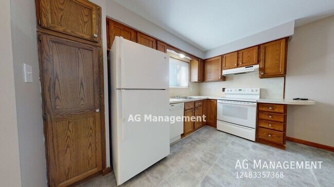 Building Photo - 29705 Milton Ave - Great 3Bed/2Bath Madiso...
