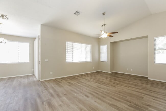 Foto del edificio - 7308 W Superior Ave