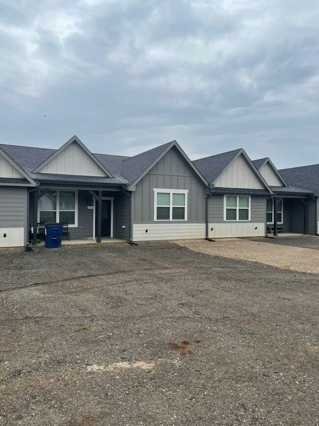 Building Photo - 115 Private Rd 8835