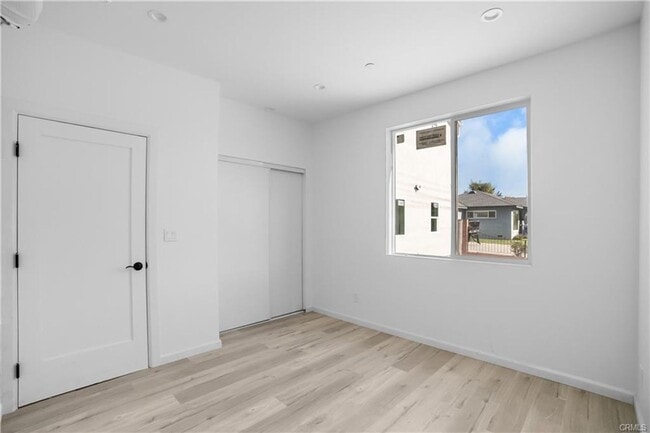 Foto del edificio - Brand new, never-lived-in ADU available for lease in the heart of Winnetka.