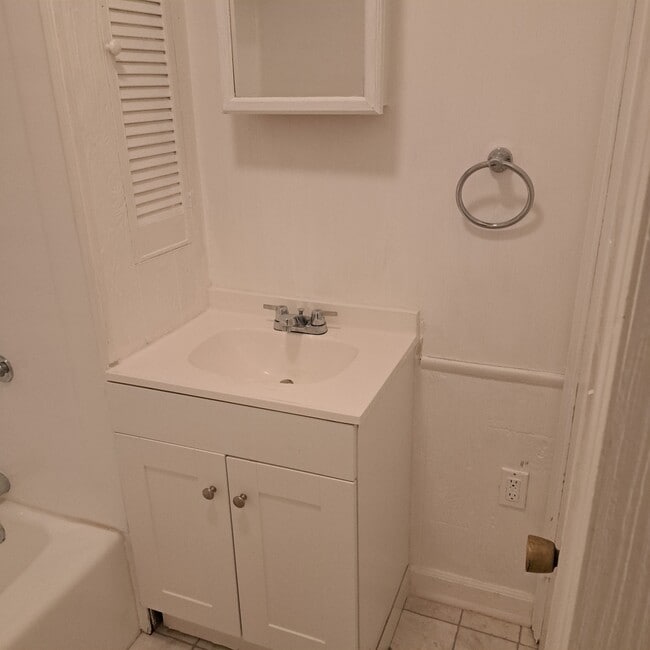 Full Bath - 85 W Hanover Ave