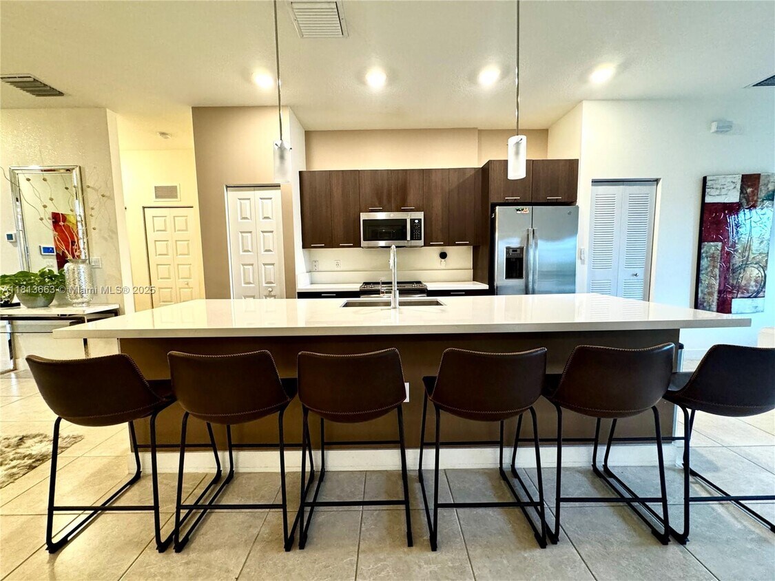 Foto principal - 8175 NW 104th Ave