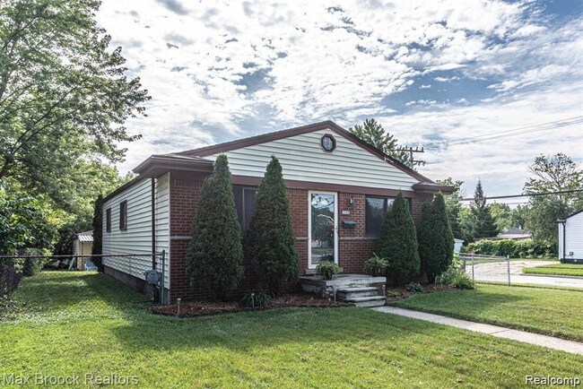 Building Photo - 3800 Elmhurst Ave