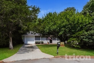 Building Photo - 3224 Creekwood Dr