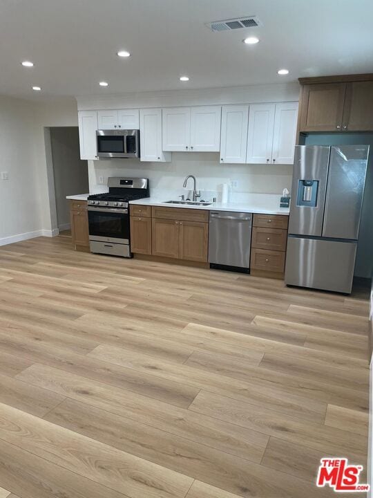 Building Photo - 8010 Longridge Ave Building Photo - 8010 Longridge Ave