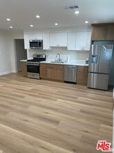 Building Photo - 8010 Longridge Ave