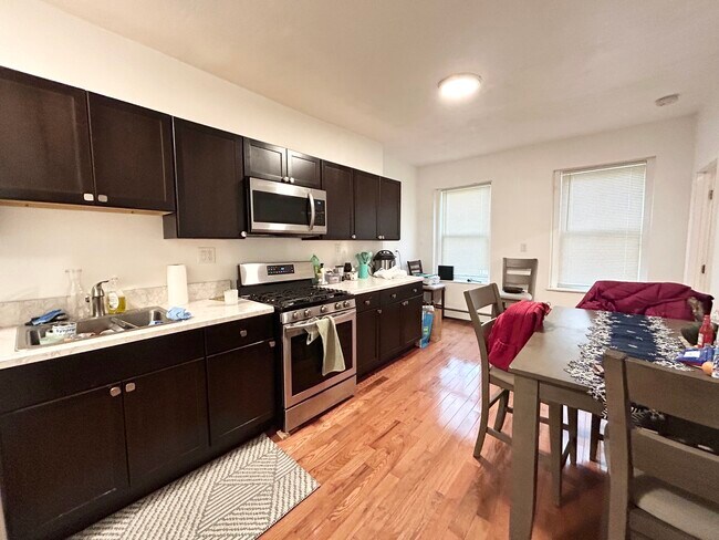 Building Photo - 66 Hammond St