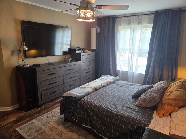 Foto del edificio - 1065 N Village Dr