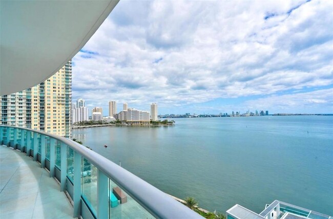 Foto del edificio - 1331 Brickell Bay Dr