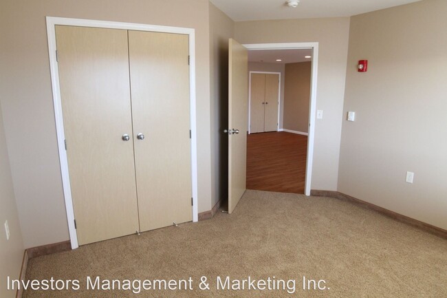 Building Photo - 3850-3880 Garden View Dr