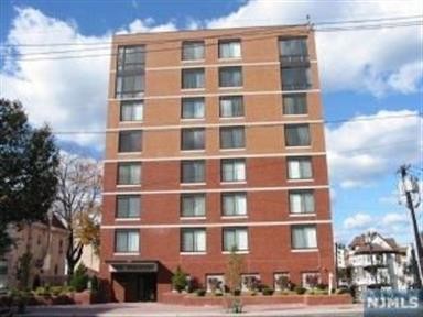 Primary Photo - 275 State St