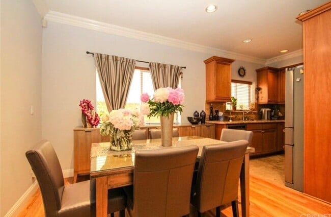 Foto del edificio - 5255 Hermitage Ave