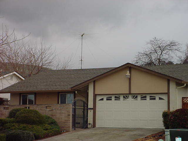 Foto principal - Newly Updated 4/2 Home! Remodeled Bathroom...