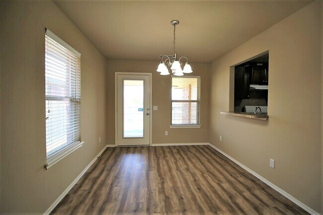 Building Photo - Wonderful 3 bed + office or 2nd living, 2 ...