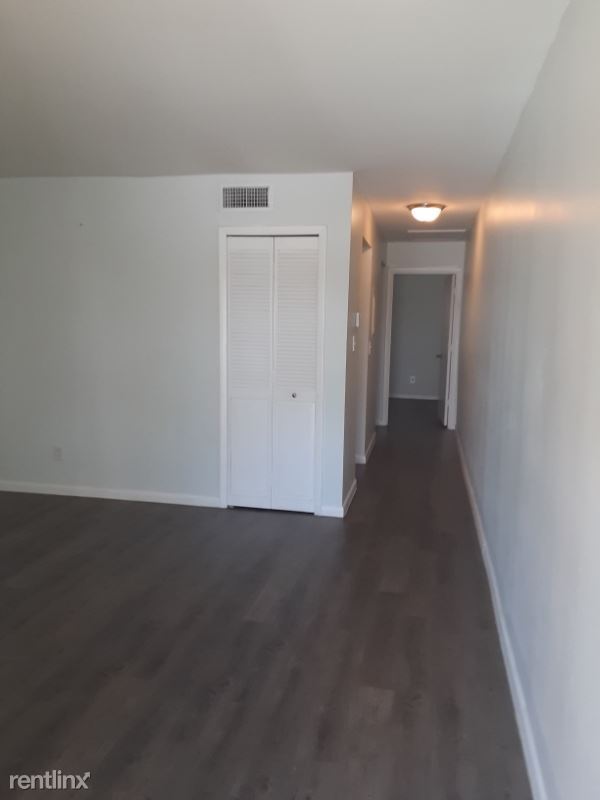 Foto del edificio - 1 br, 1 bath Apartment - 5833 SE 47th Ave