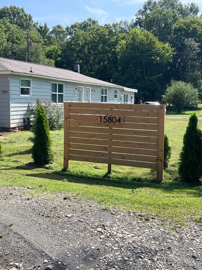 Foto del edificio - 15804 Old Statesville Rd