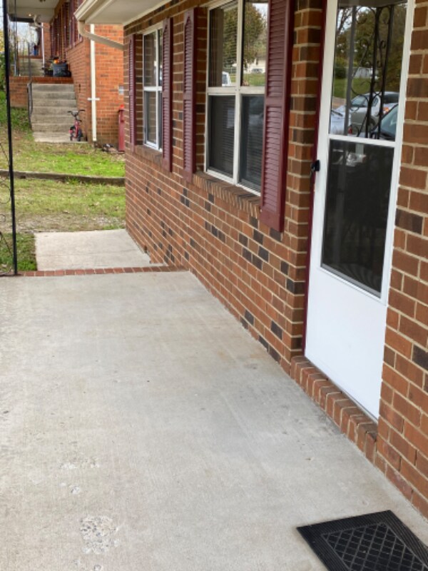 Primary Photo - 321 Branders Bridge Rd
