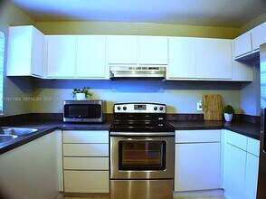 Building Photo - 9450 Live Oak Pl