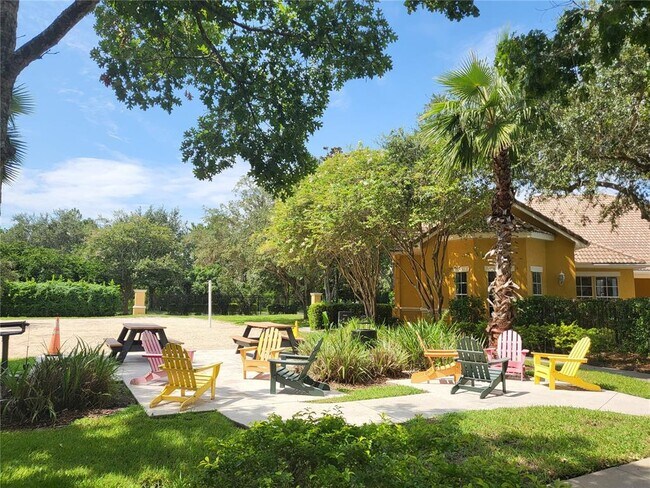 Foto del edificio - 8824 Villa View Cir