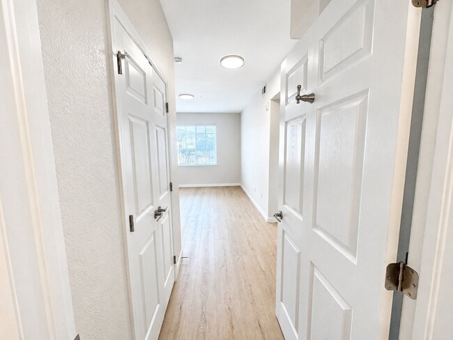 Building Photo - 15700 E Jamison Dr