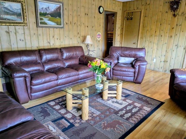 Building Photo - 9885 Fountain Rd