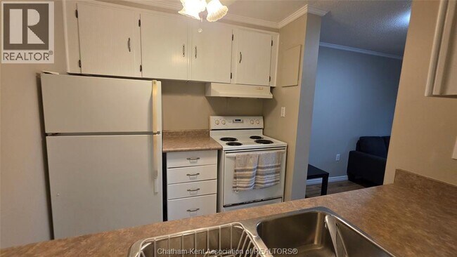 Photo du bâtiment - 975 Grand Ave W