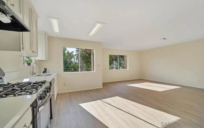 Building Photo - 9117 Valencia St