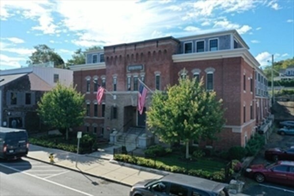 Building Photo - 52 Obery St