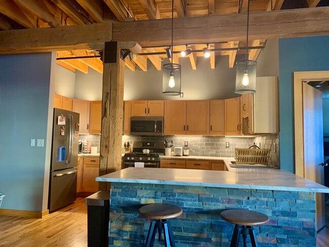Beautiful kitchen - 418 N 3rd St