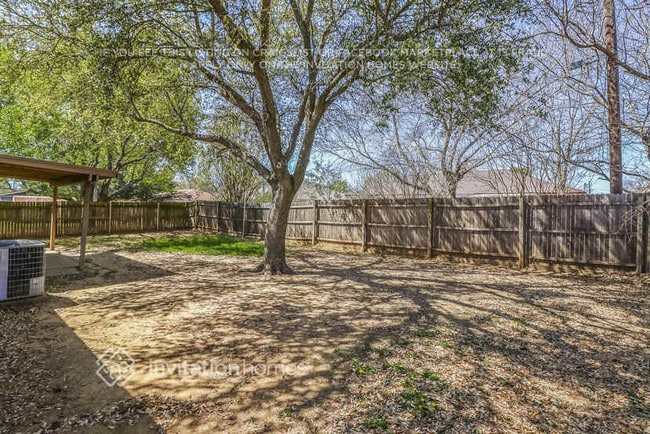 Foto del edificio - 6402 Big Springs Dr