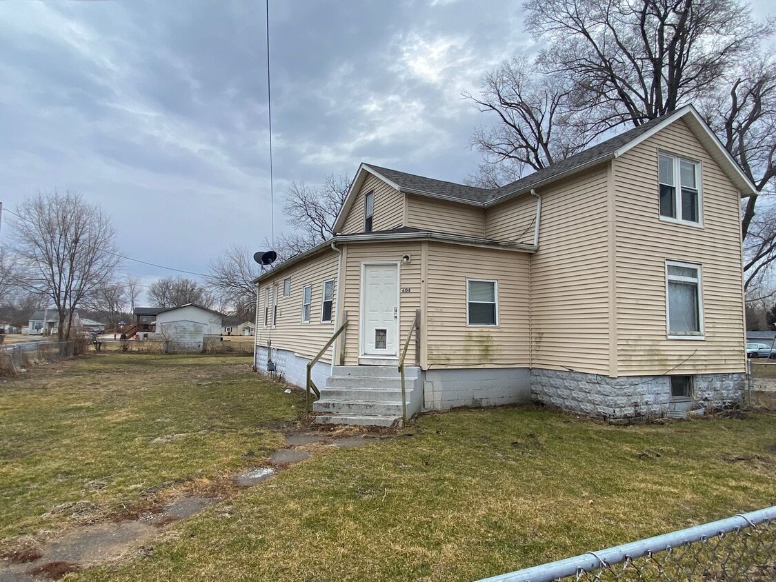 Primary Photo - 4 Bedroom House