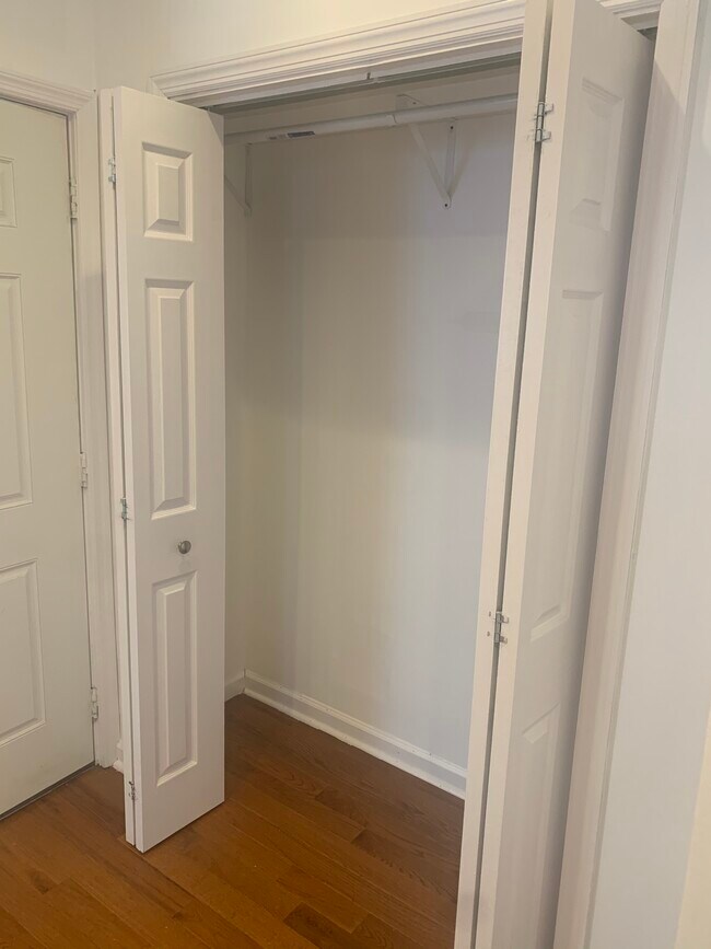 Building Photo - 1008 New York Ave