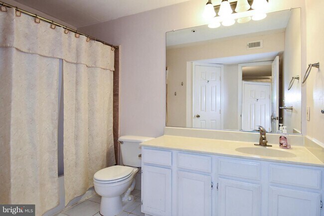 Foto del edificio - 13550 Lord Sterling Pl