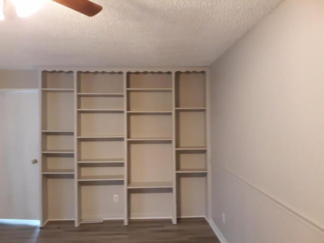 Building Photo - 13562 E 450 Rd