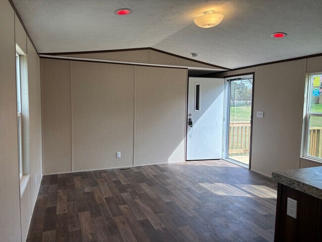 Foto del edificio - BRAND NEW 3 BED, 2 BATH MOBILE HOME IN PARK LOCATED IN EAGLE SPRINGS