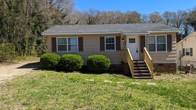 Building Photo - 14 Britton St