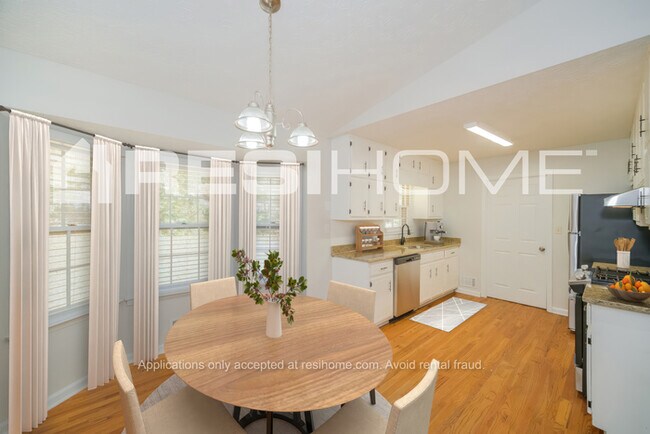 Building Photo - 271 Meadowbrook Drive