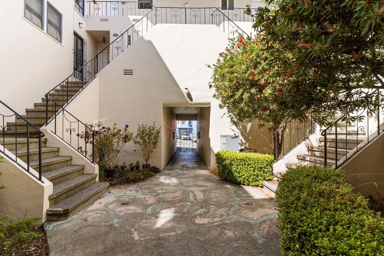 Primary Photo - LARGE UCSF 1 BED APT W/ ONSITE LAUNDRY