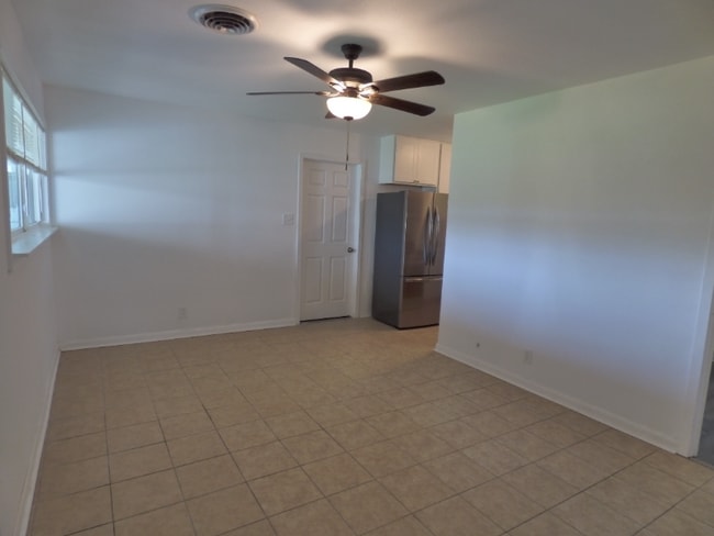 Foto del edificio - 3627 Bowling Ln