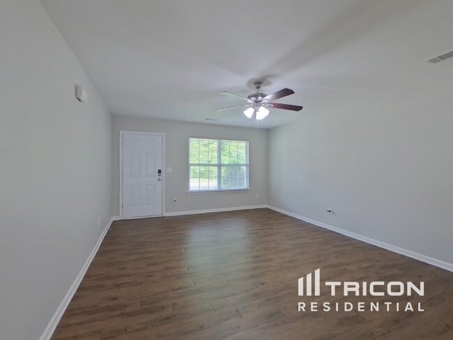 Building Photo - 5936 Sanders Farm Ln
