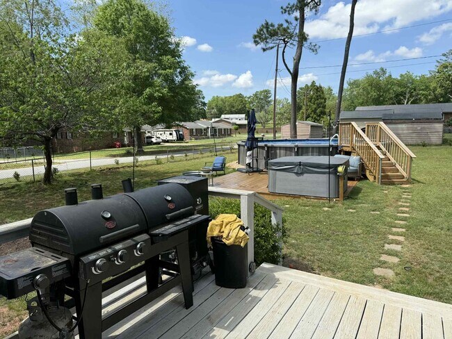 Building Photo - Fully Furnished Retreat with a Dream Backyard