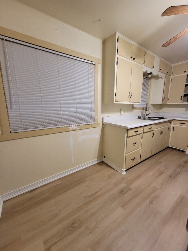 Foto del edificio - 1408 Torney Ave