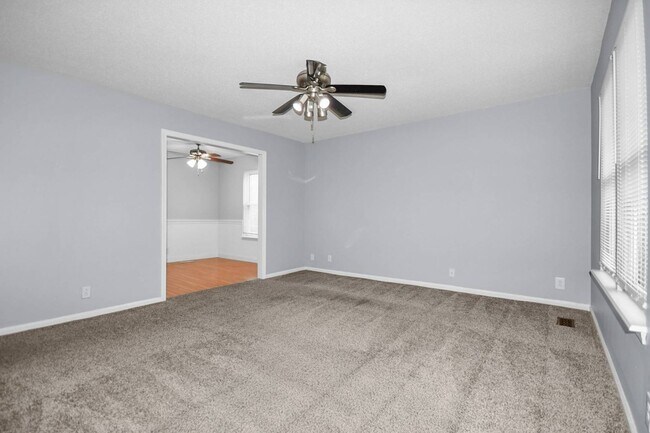 Foto del edificio - 706 Green Valley Ct