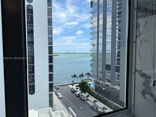 Foto del edificio - 601 NE 23rd St