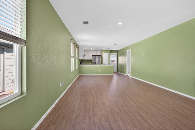 Foto del edificio - Modern 3-Bed Home with Fenced Yard and Private Balcony in San Antonio – $1,600/mo