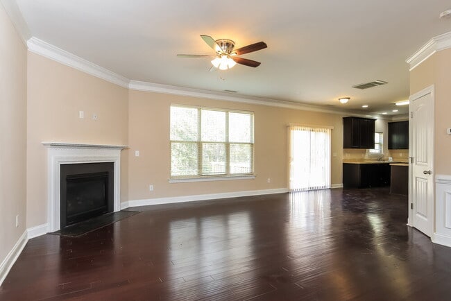 Foto del edificio - 213 Willow Weald Ct