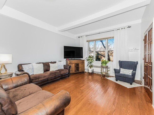 Foto del edificio - 5601 Riverdale Ave