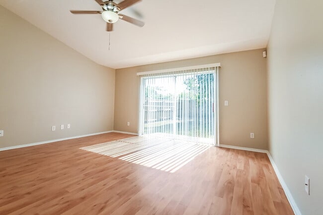 Foto del edificio - 7619 Clovelly Park Pl