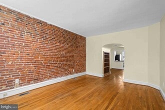 Building Photo - 602 W 20th St