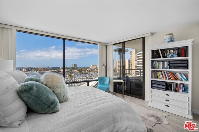 Building Photo - 4335 Marina City Dr